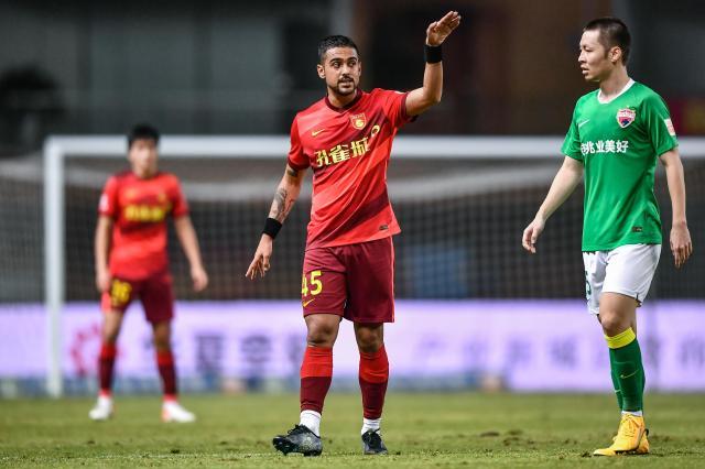 河北争议前锋详解水土不服：中日足球理念差异很大