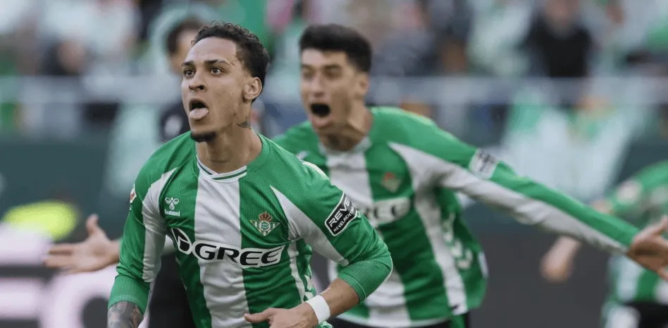 棋牌游戏-安东尼：我很爱贝蒂斯，与球迷冲突是因为没赢球而感到沮丧