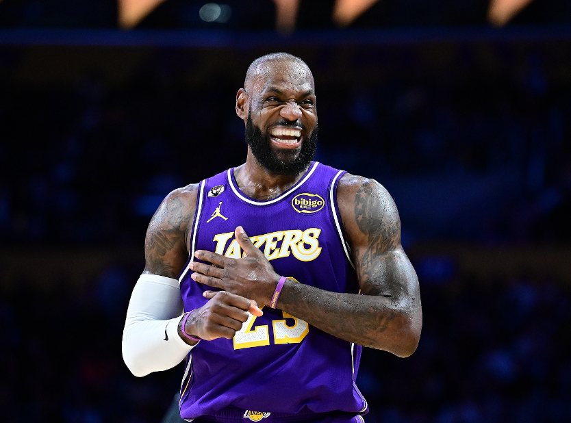 在线牛牛-湖人128-104大胜国王 球员评价：2人优秀，6人及格，2人低迷